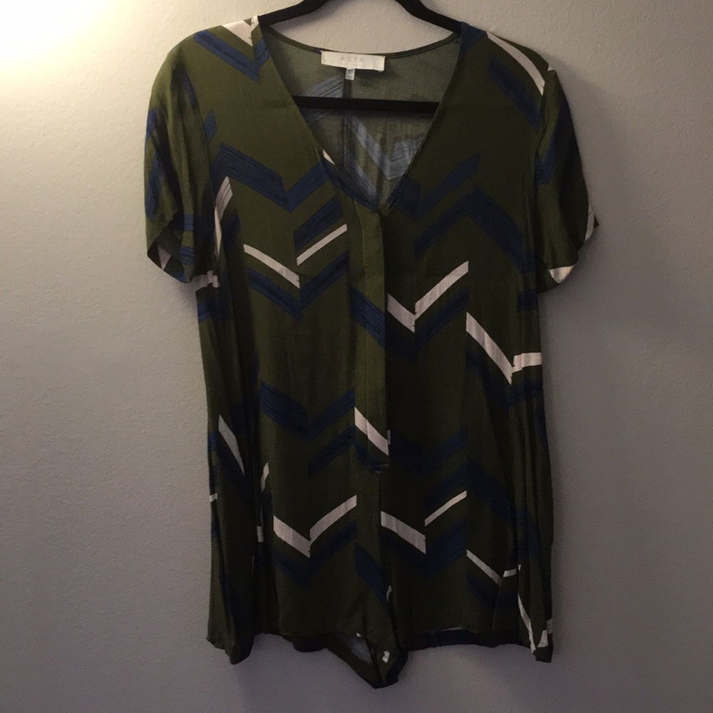 ASTR green patterned romper. Size Small.